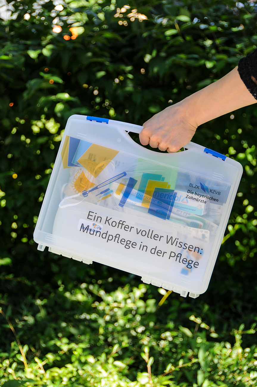 Ein Koffer voller Wissen: Mundpflege in der Pflege, Bild 2 Ein Koffer voller Wissen: Mundpflege in der Pflege, Bild 3